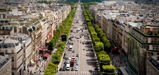Avenue des Champs-Elysees. Париж, Франция