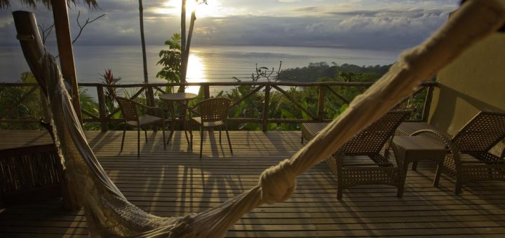 Лучшие отели Коста-Рика в тропическом лесу - лодж, эко-отель "Lapa Rios Lodge"